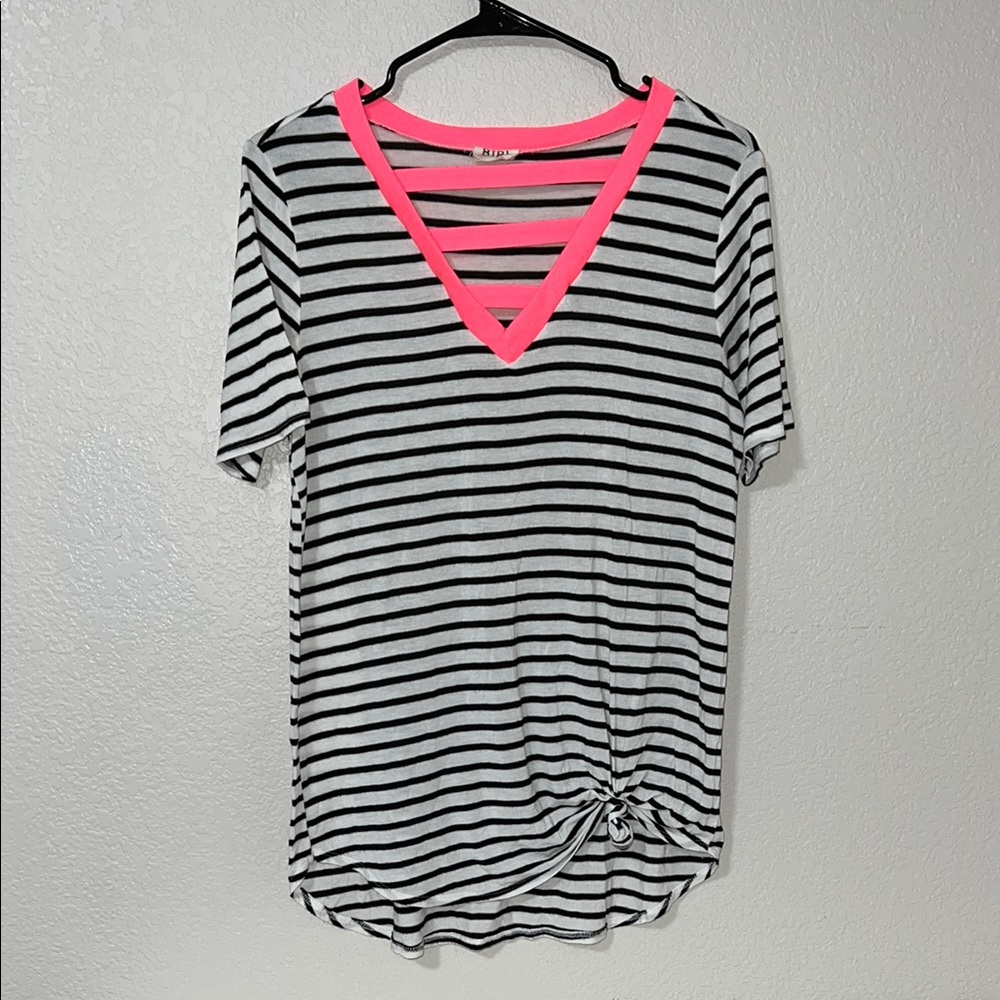 🔴 BIBI Striped V-Neck Top